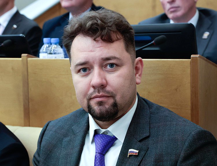Член фракции "Единая Россия" Антон Ковалев