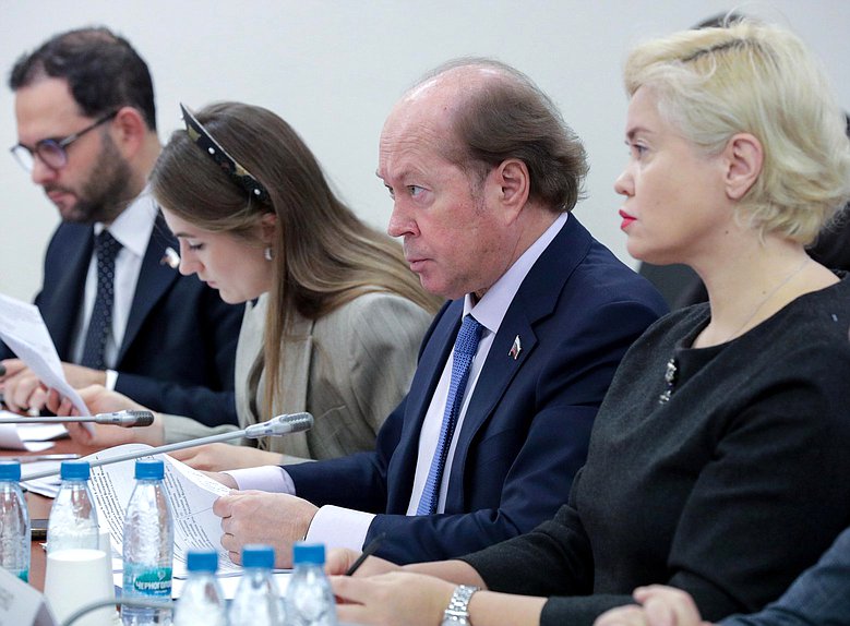 Заместитель Председателя Комитета по науке и высшему образованию Владимир Кононов