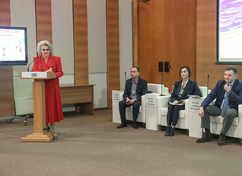 Председатель Комитета по защите семьи, вопросам отцовства, материнства и детства Нина Останина