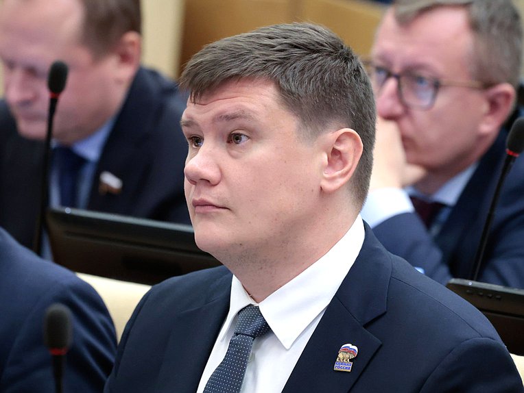 Член фракции "Единая Россия" Александр Амелин