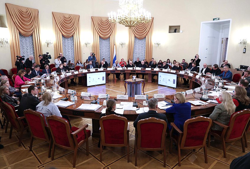 Круглый стол на тему «Государственная поддержка и пути развития отечественной кинематографии»