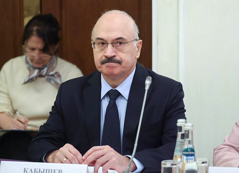 Председатель Комитета по науке и высшему образованию Сергей Кабышев