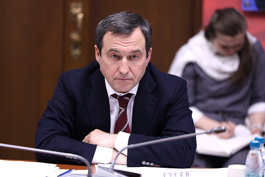 Первый заместитель Председателя Комитета по контролю Дмитрий Гусев