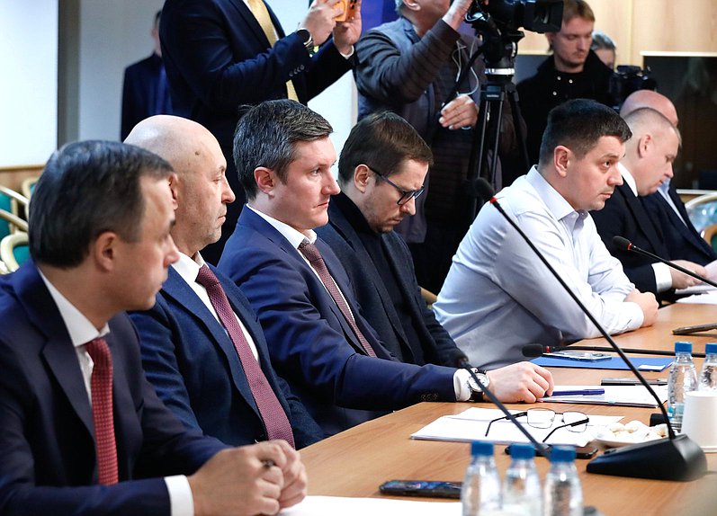 Круглый стол на тему «Правовое регулирование продажи отдельных видов товаров с возрастными ограничениями на цифровых платформах с использованием биометрических данных»