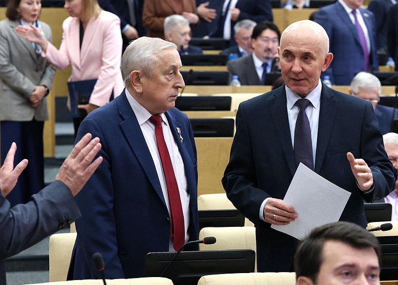Председатель Комитета по развитию Дальнего Востока и Арктики Николай Харитонов и член Комитета по уголовному и административному законодательству Юрий Синельщиков