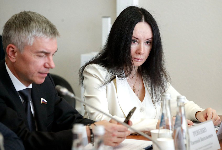 Член Комитета по физической культуре и спорту Евгений Ревенко и Президент Всероссийской федерации танцевального спорта и акробатического рок-н-ролла Надежда Ерастова