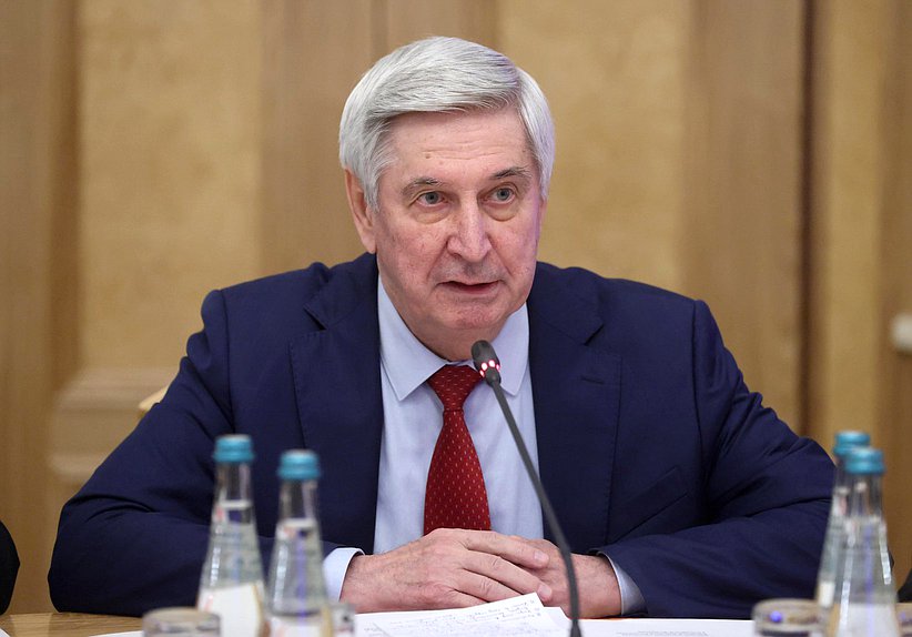 国家杜马第一副主席伊万·梅尔尼科夫