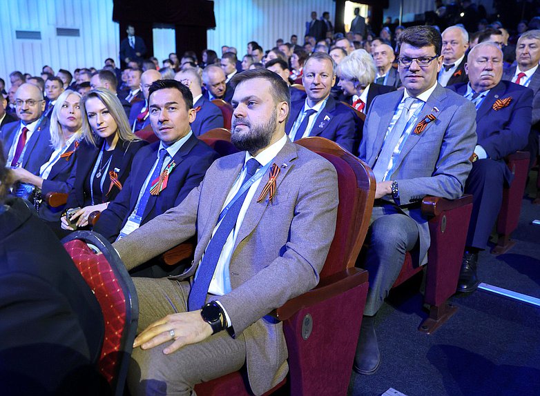 Deputy Chairman of the Committee on Issues of the Commonwealth of Independent States and Contacts with Fellow Countryman Artem Turov and First Deputy Chairman of the Committee on Economic Policy Denis Kravchenko
