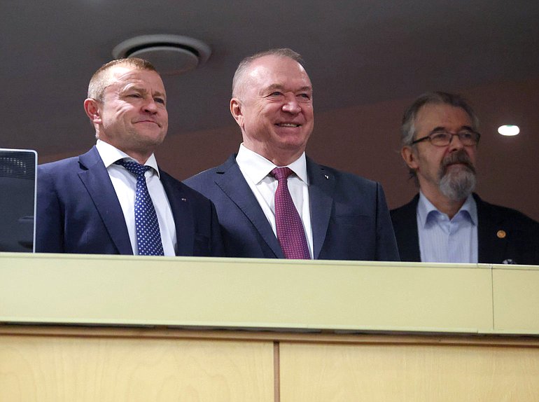 Президент Общероссийской общественной организации малого и среднего предпринимательства «Опора России» Александр Калинин и Президент Торгово-промышленной палаты РФ Сергей Катырин