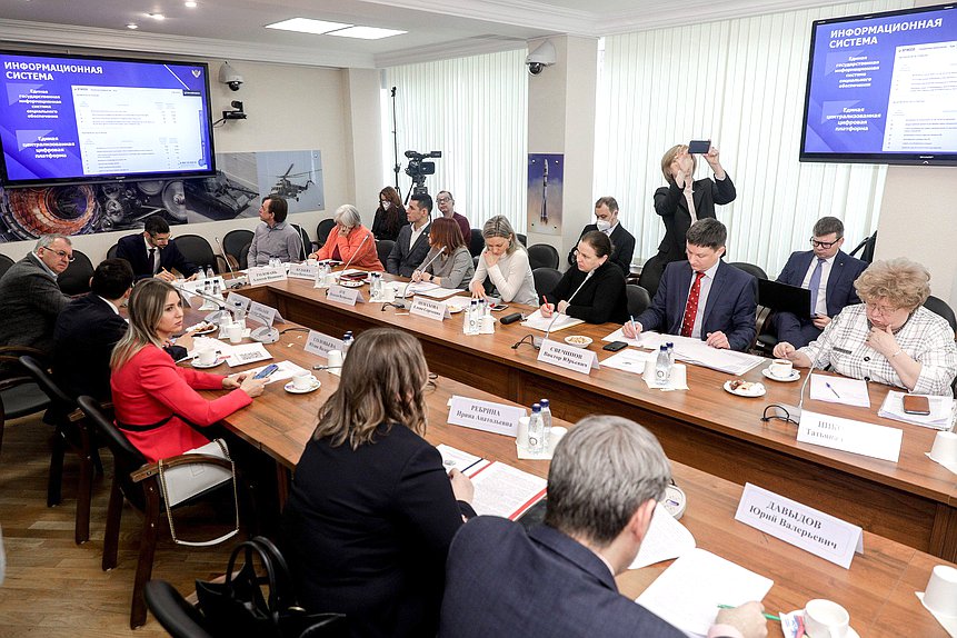 Круглый стол Комитета по вопросам семьи, женщин и детей на тему «О дополнительных гарантиях по социальной поддержке детей-сирот и детей, оставшихся без попечения родителей»