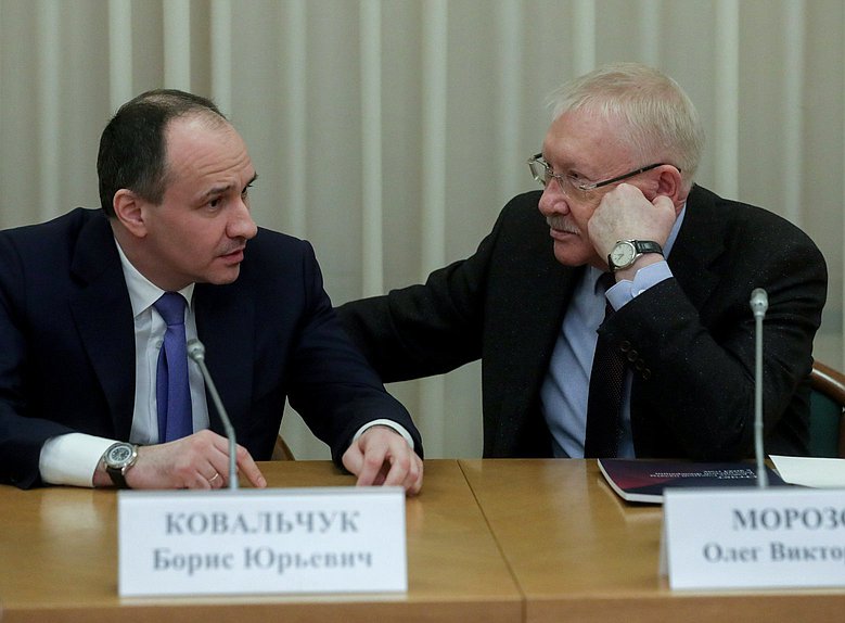 Председатель Счетной палаты РФ Борис Ковальчук и Председатель Комитета по контролю Олег Морозов