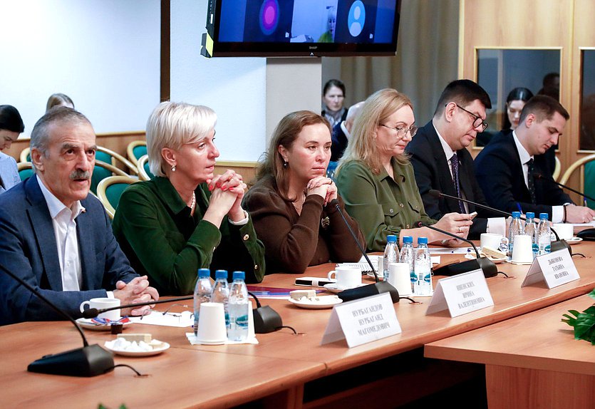 Круглый стол на тему "Предварительные итоги реализации в Липецкой области Федерального закона «О проведении эксперимента по расширению доступности среднего профессионального образования»