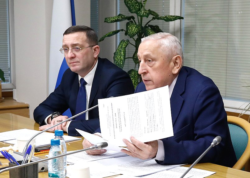 Председатель Комитета по развитию Дальнего Востока и Арктики Николай Харитонов и Первый заместитель Председателя Комитета Вячеслав Логинов