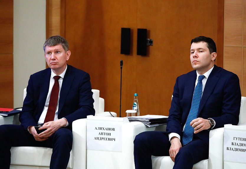 Министр экономического развития РФ Максим Решетников и Министр промышленности и торговли РФ Антон Алиханов