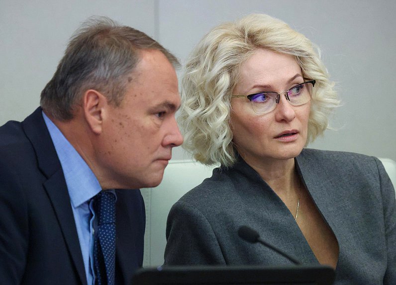 Заместители Председателя Государственной Думы Петр Толстой и Виктория Абрамченко