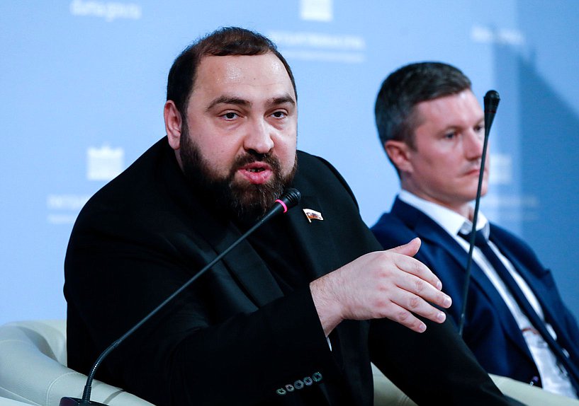 Член Комитета по охране здоровья Бийсултан Хамзаев