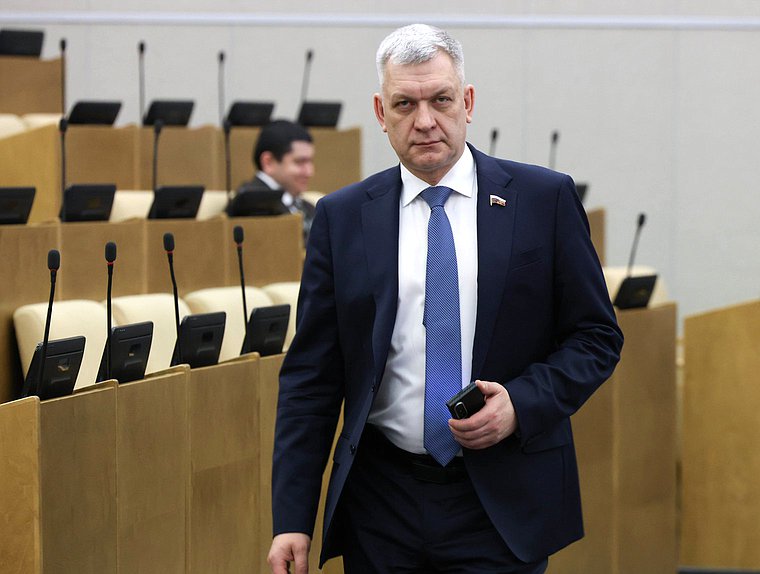 Председатель Комитета по делам национальностей Владимир Иванов