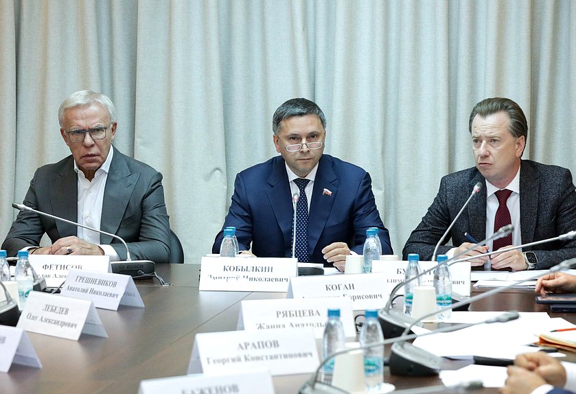 Председатель Комитета по экологии, природным ресурсам и охране окружающей среды Дмитрий Кобылкин и Первые заместители Председателя Комитета Вячеслав Фетисов и Владимир Бурматов