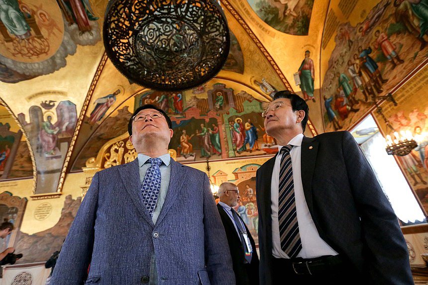 Excursion in the Grand Kremlin Palace for participants of the Second International Forum ”Development of Parliamentarism“