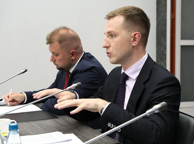 Председатель Комитета по молодежной политике Артем Метелев