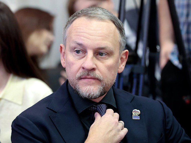 Председатель Комитета по цифровому развитию и искусственному интеллекту Александр Сидякин
