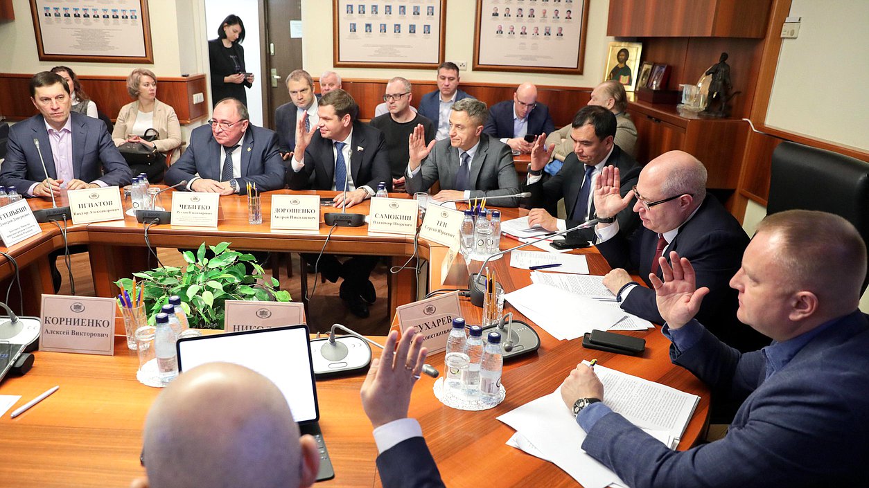 Заседание Комитета по вопросам собственности, земельным и имущественным отношениям