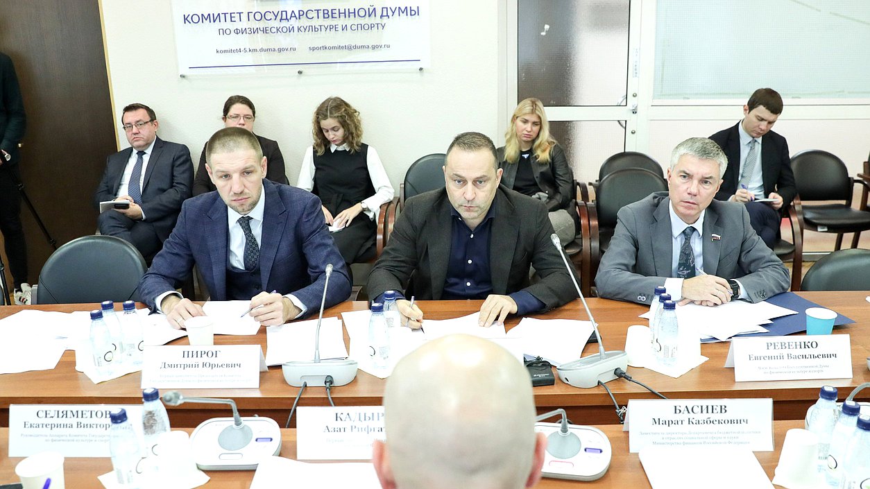 Первый заместитель Председателя Комитета по физической культуре и спорту Дмитрий Пирог, Председатель Комитета Дмитрий Свищев и член Комитета Евгений Ревенко