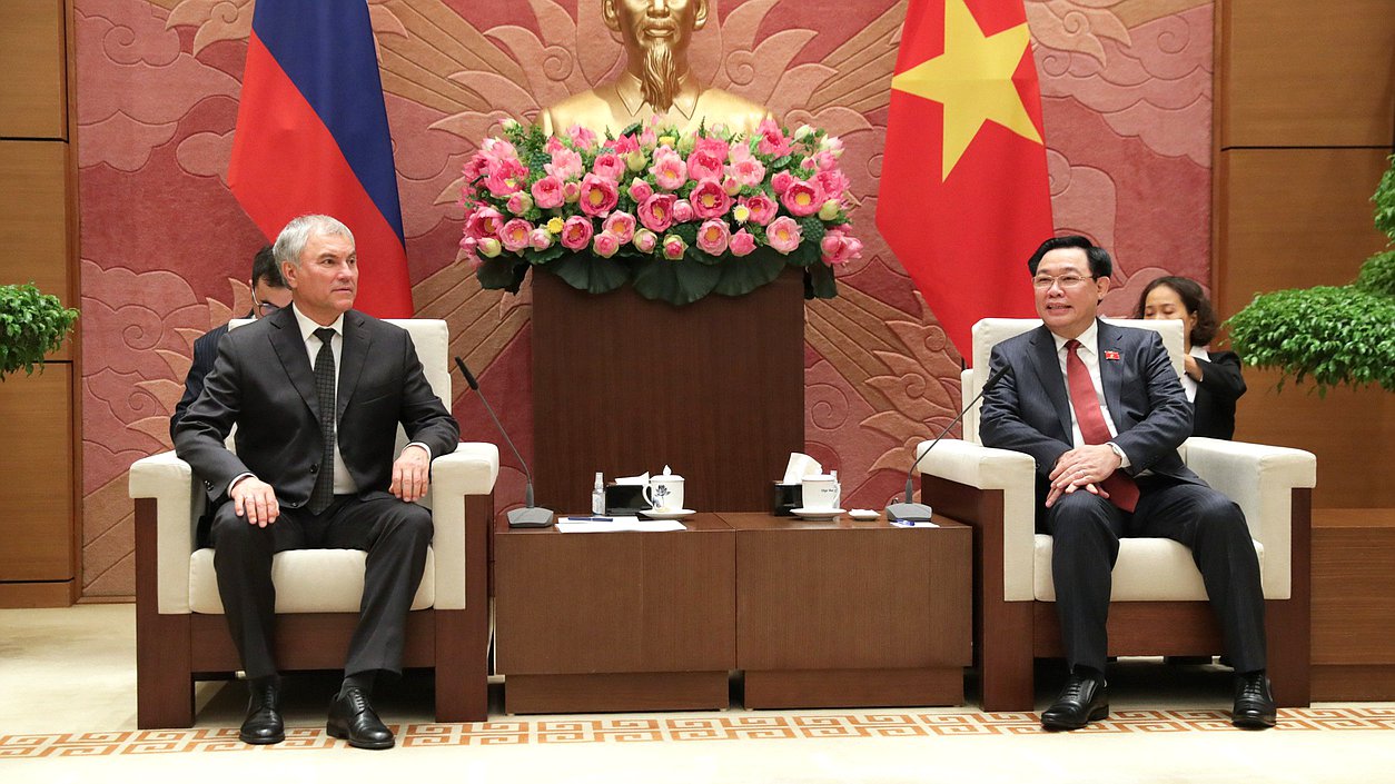 Jefe de la Duma Estatal Vyacheslav Volodin y Presidente de la Asamblea Nacional de la República Socialista de Vietnam Vuong Dinh Hue