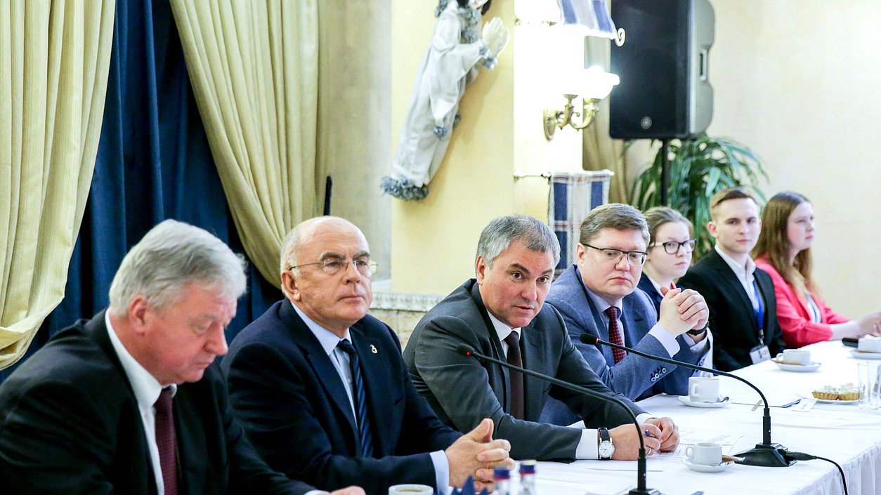 Встреча Председателя Государственной Думы Вячеслава Володина со студентами Санкт-Петербургского Гуманитарного Университета профсоюзов