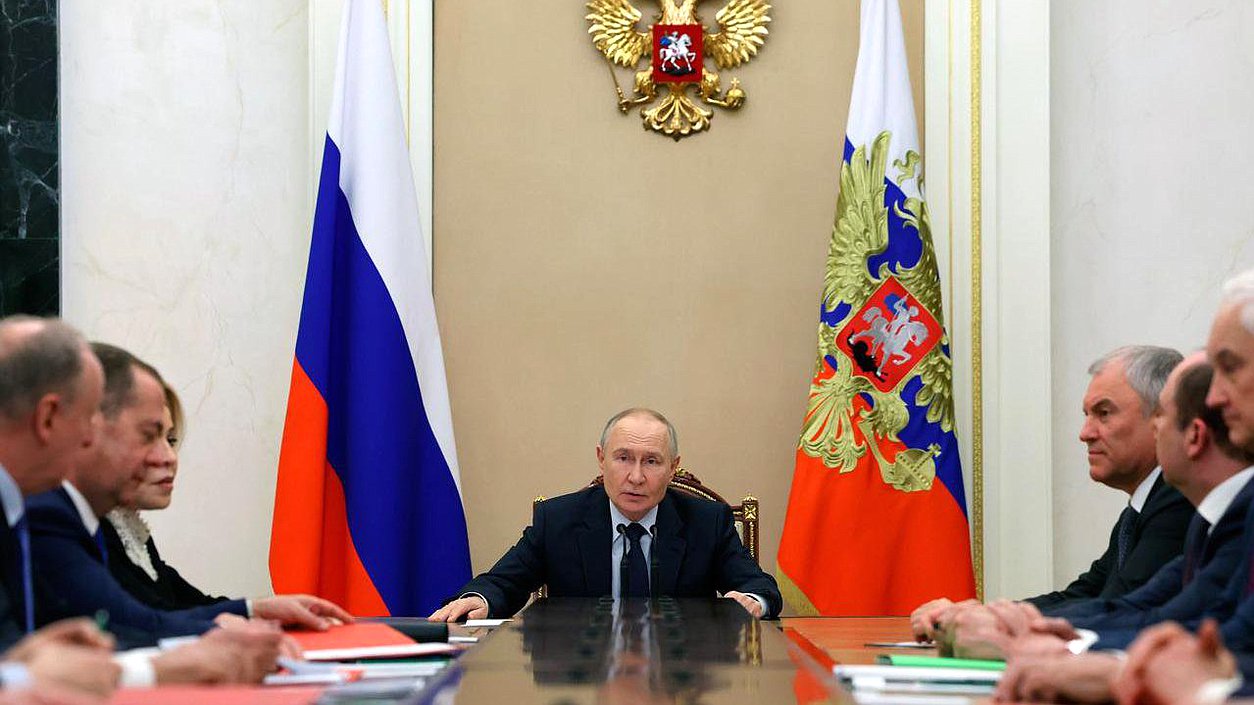 Совещание с постоянными членами Совета безопасности РФ. Фото: kremlin.ru