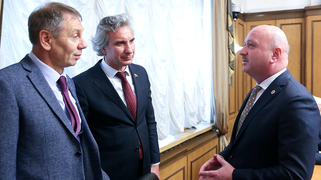 General Secretary of the Russian-Turkish Public Forum Sergei Makarov and member of the Committee on Issues of the Commonwealth of the Independent States and Contacts with Fellow Countryman Irek Zinnurov