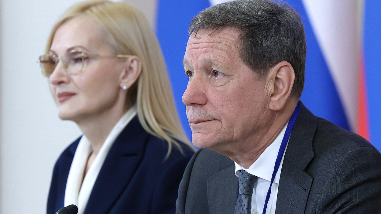 Заместитель Председателя Государственной Думы Ирина Яровая и Первый заместитель Председателя Государственной Думы Александр Жуков