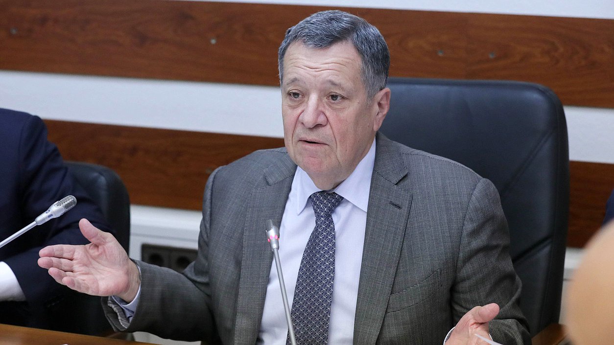 Председатель Комитета по бюджету и налогам Андрей Макаров