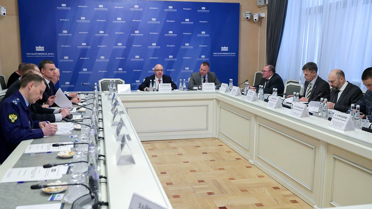 Круглый стол Комитета по вопросам собственности, земельным и имущественным отношениям на тему «Развитие инфраструктуры речных портов: вопросы законодательного обеспечения»