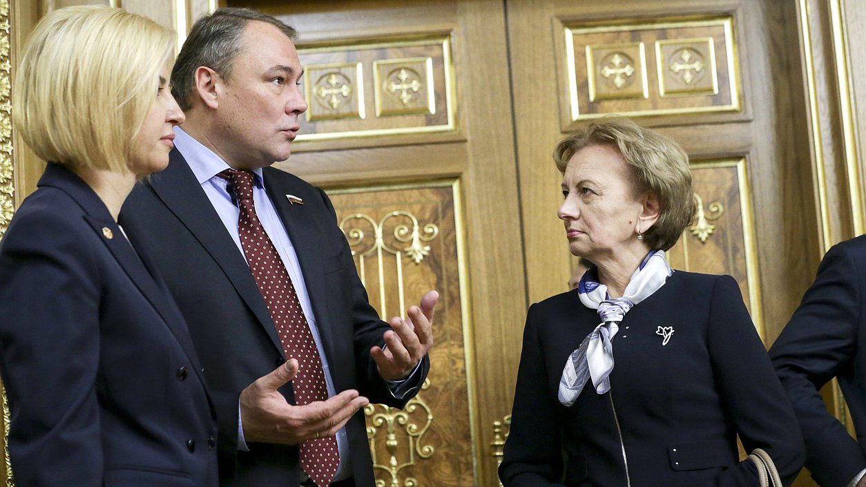 Deputy Chairman of the State Duma Petr Tolstoy and Leader of the Party of Socialists of the Republic of Moldova Zinaida Greceanîi