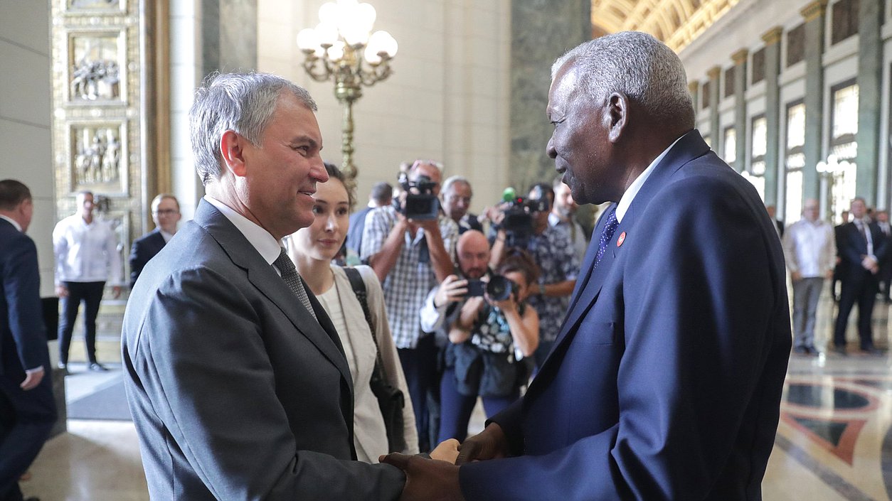 El Jefe de la Duma Estatal, Vyacheslav Volodin, y el Presidente de la Asamblea Nacional del Poder Popular y del Consejo de Estado de la República de Cuba, Esteban Lazo Hernández