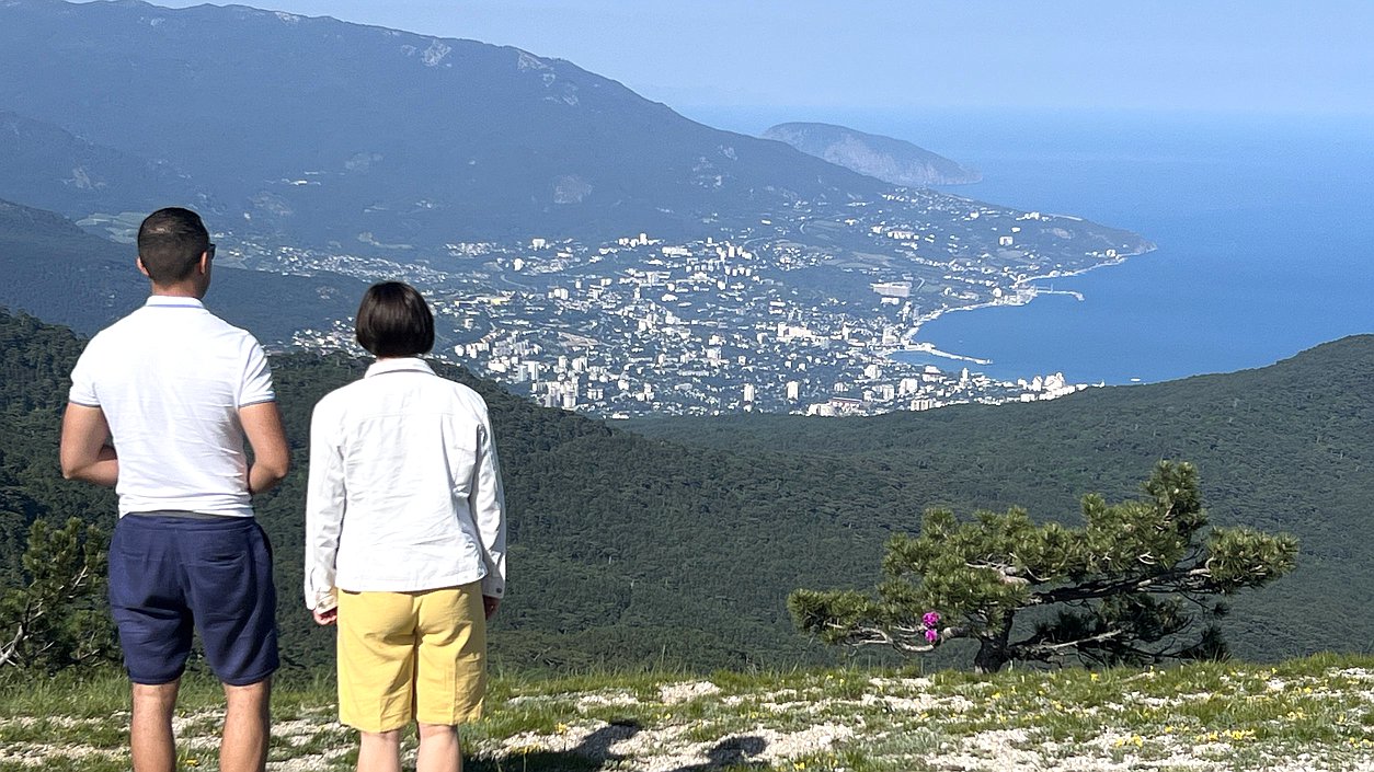 Крым Ай-Петри вид панорама Ялта туристы