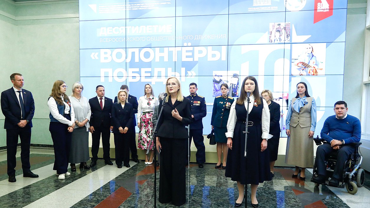 Заместитель Председателя Государственной Думы Ирина Яровая и заместитель Председателя Комитета по развитию гражданского общества, вопросам общественных и религиозных объединений Ольга Занко