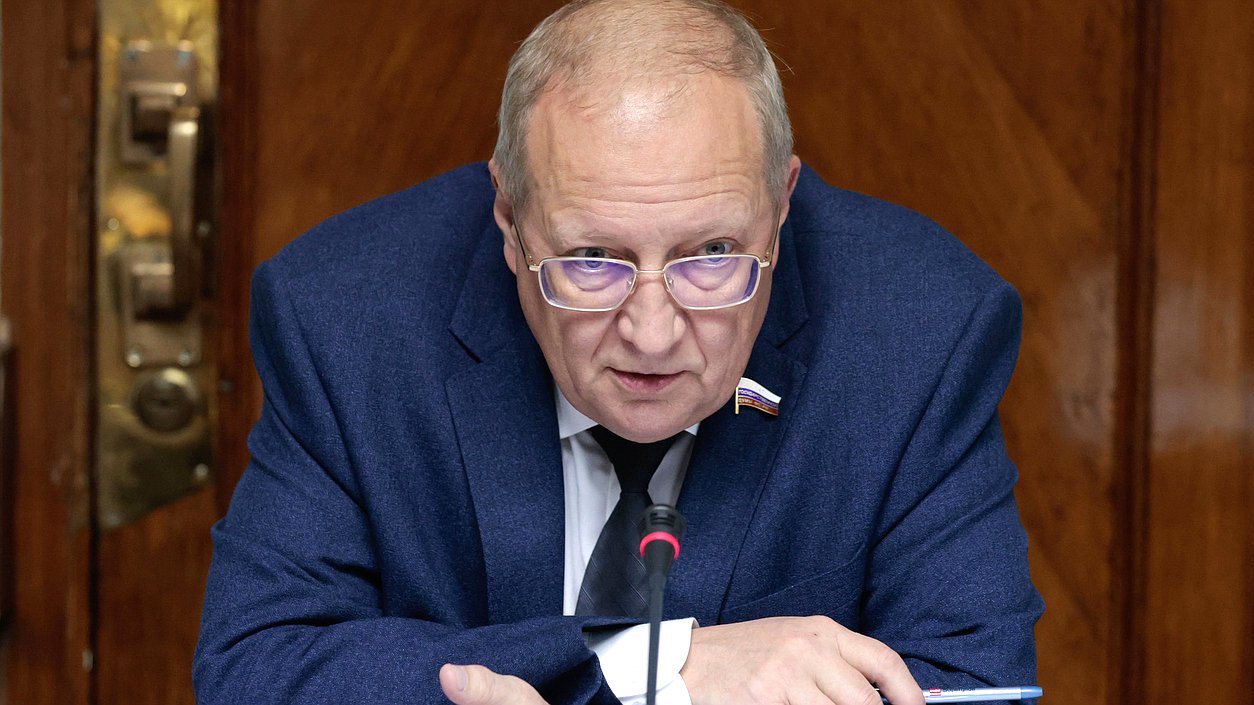 Председатель Комитета по обороне Владимир Касатонов