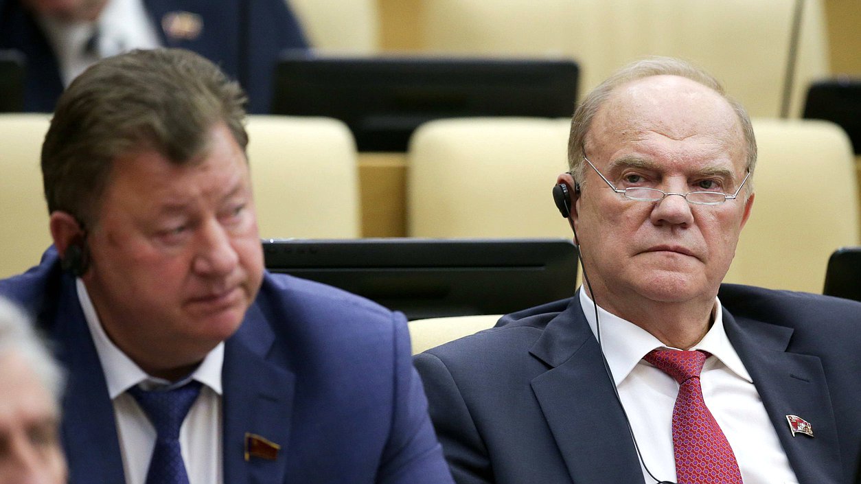 Leader of the Faction Communist Party Gennady Zyuganov (right)