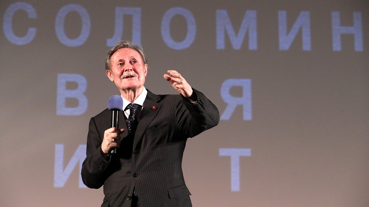 Юрий Соломин