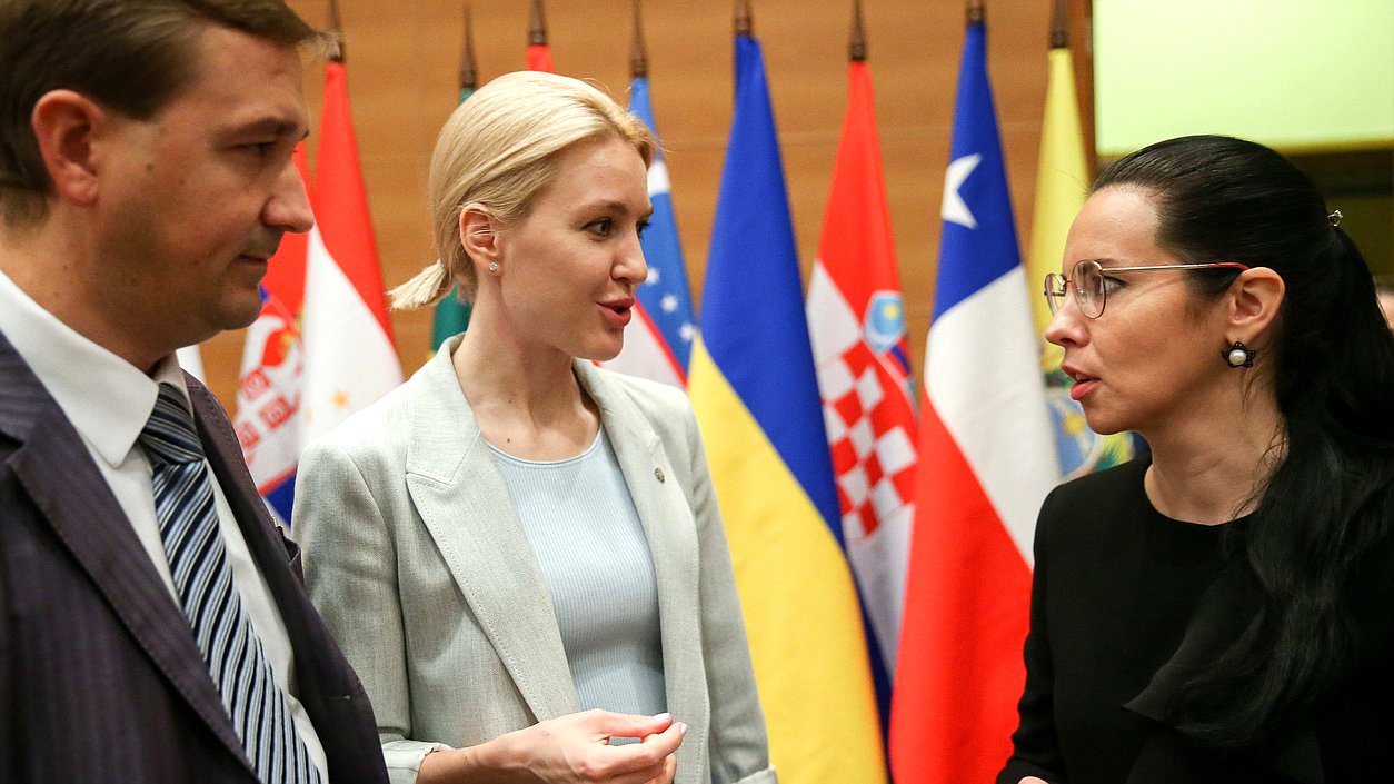 Member of the Committee on Education and Science Alena Arshinova and Chairwoman of the Youth Parliament under the State Duma Maria Voropayeva