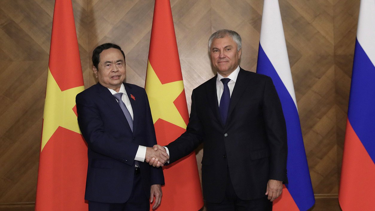 Presidente de la Asamblea Nacional de la República Socialista de Vietnam, Tran Thanh Man y Jefe de la Duma Estatal, Vyacheslav Volodin