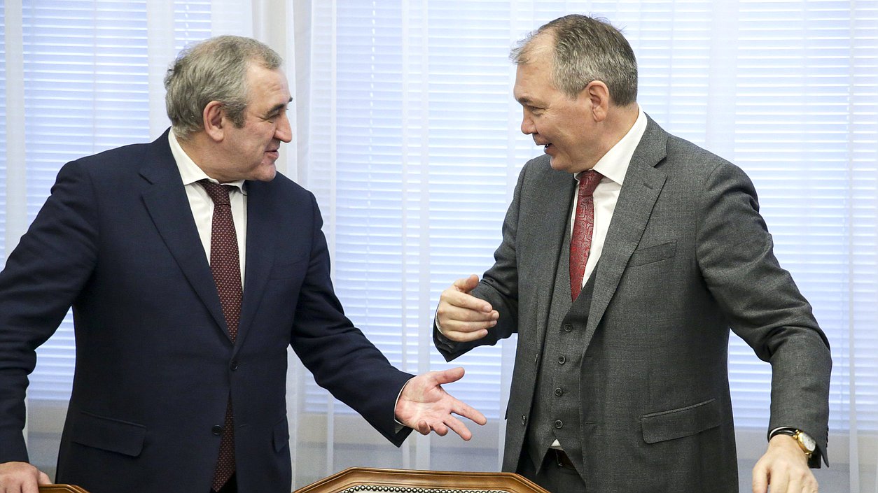 Deputy Chairman of the State Duma Sergei Neverov and Chairman of the Committee on Issues of the CIS and Contacts with Fellow Countryman Leonid Kalashnikov