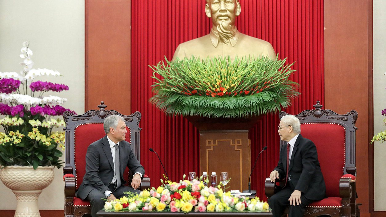 Jefe de la Duma Estatal Vyacheslav Volodin y Secretario General del Partido Comunista de la República Nguyen Phu Trong