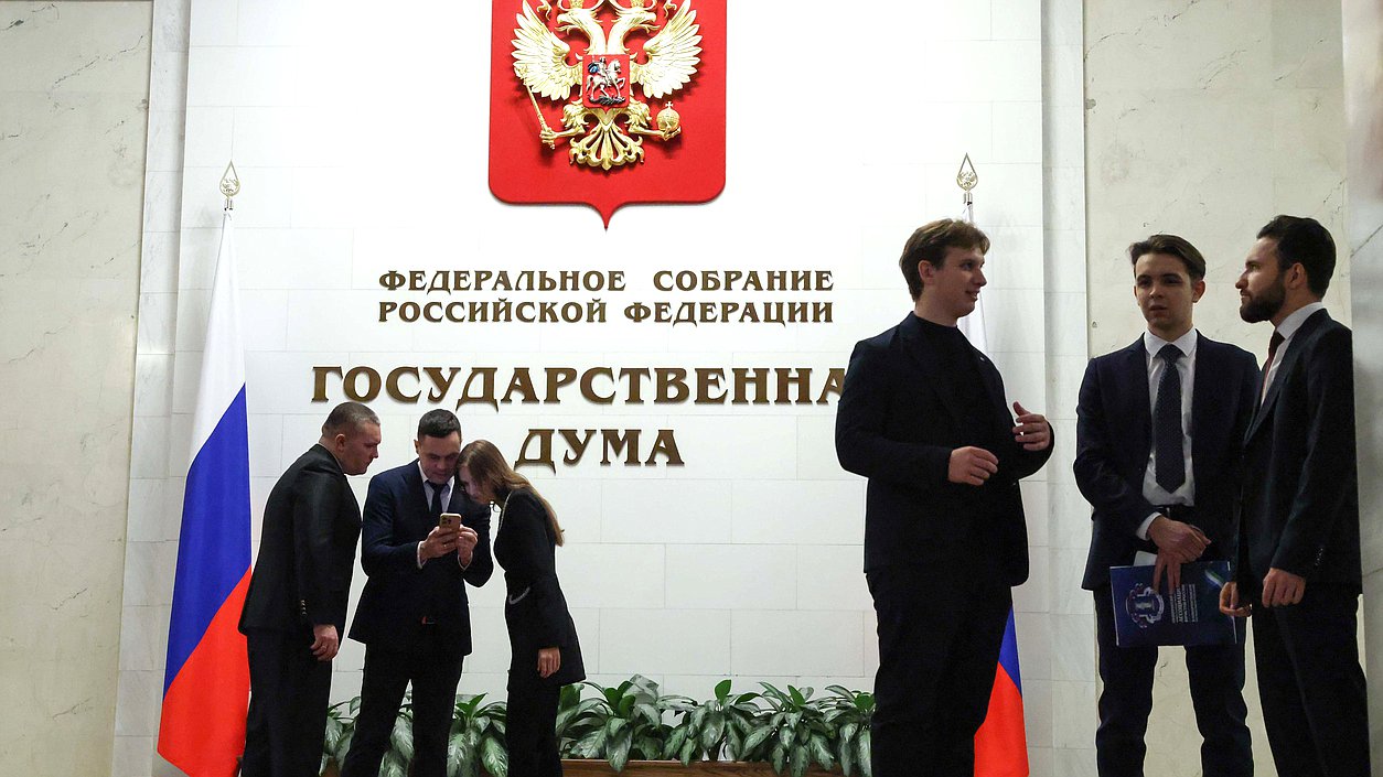 здание нейтральное люди