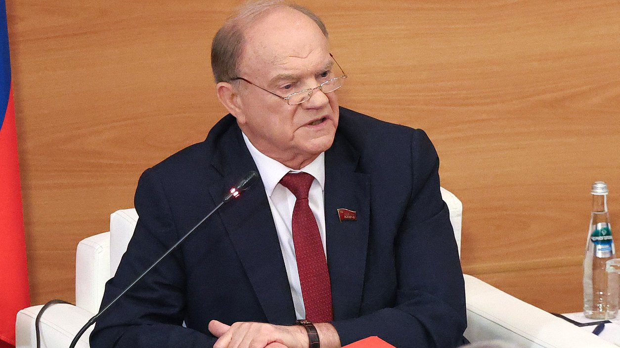 Руководитель фракции КПРФ Геннадий Зюганов