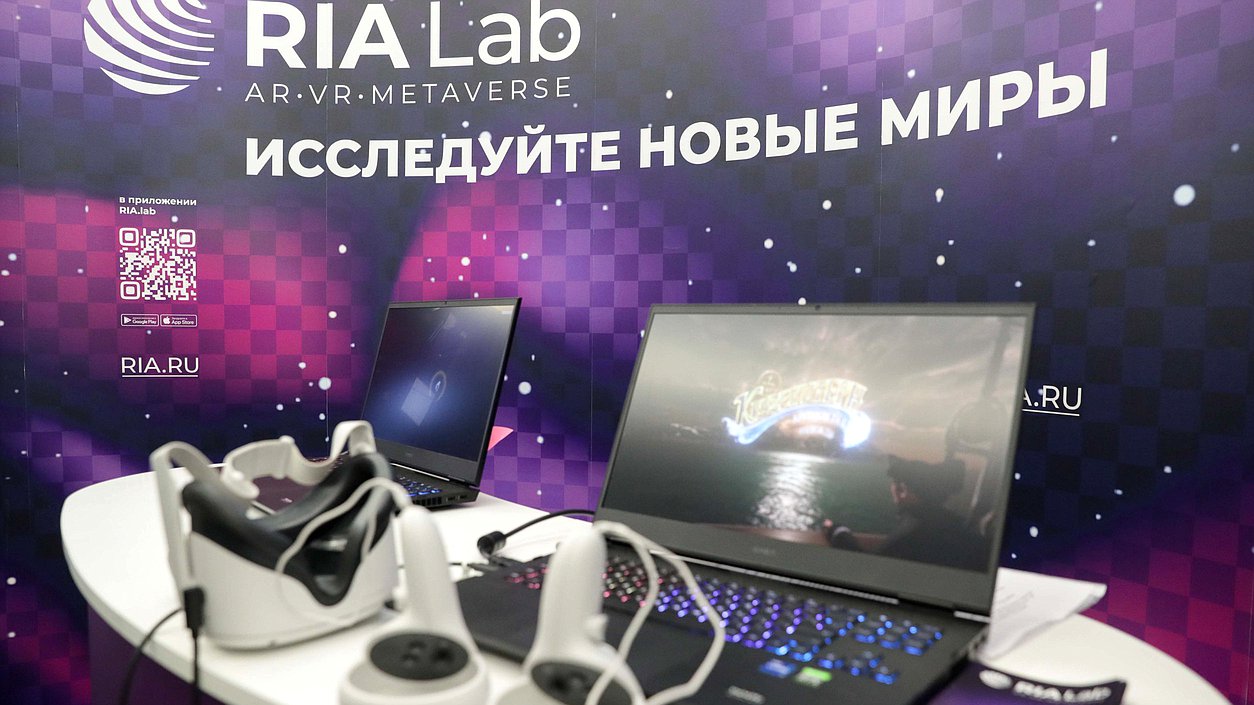 Осмотр выставки исторических VR-материалов РИА Новости «Масштаб VR: Нюрнберг, Крузенштерн, Куликово поле»