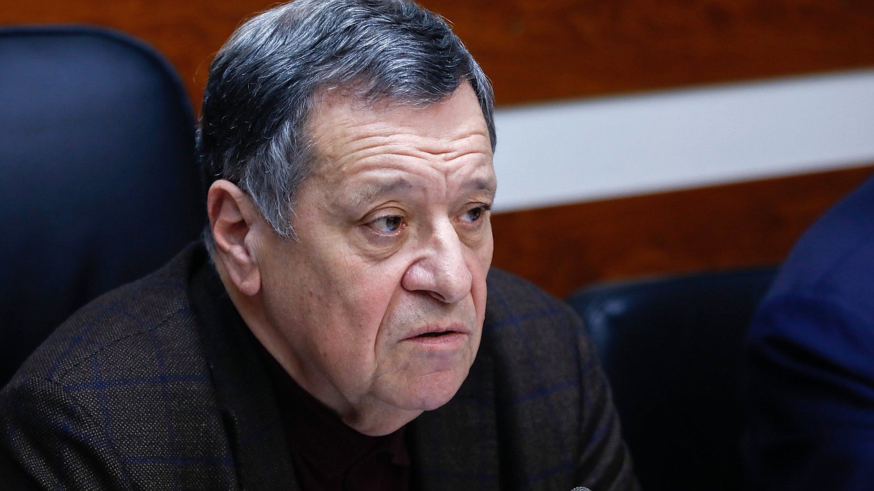 Председатель Комитета по бюджету и налогам Андрей Макаров