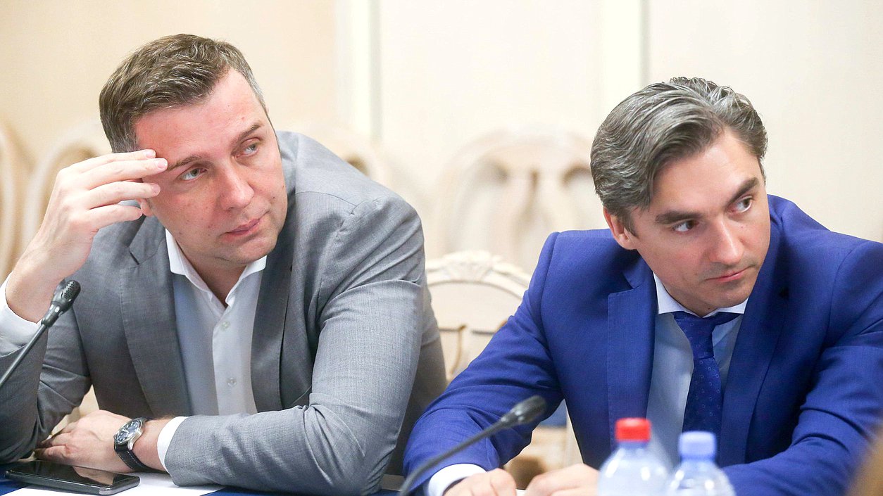 Member of the Committee on Transport and Construction Starovoitov Aleksandr and Deputy Chairman of the Committee on Information Policy, IT and Communications Svintsov Andrei